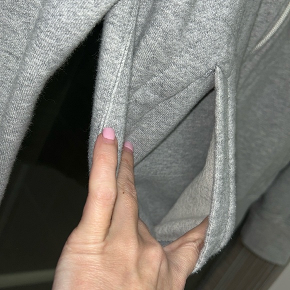 ❤️Comme Des Garçons PLAY✨ Gray Zip Up Graphic Hoodie Sweatshirt Size small - Picture 5 of 15